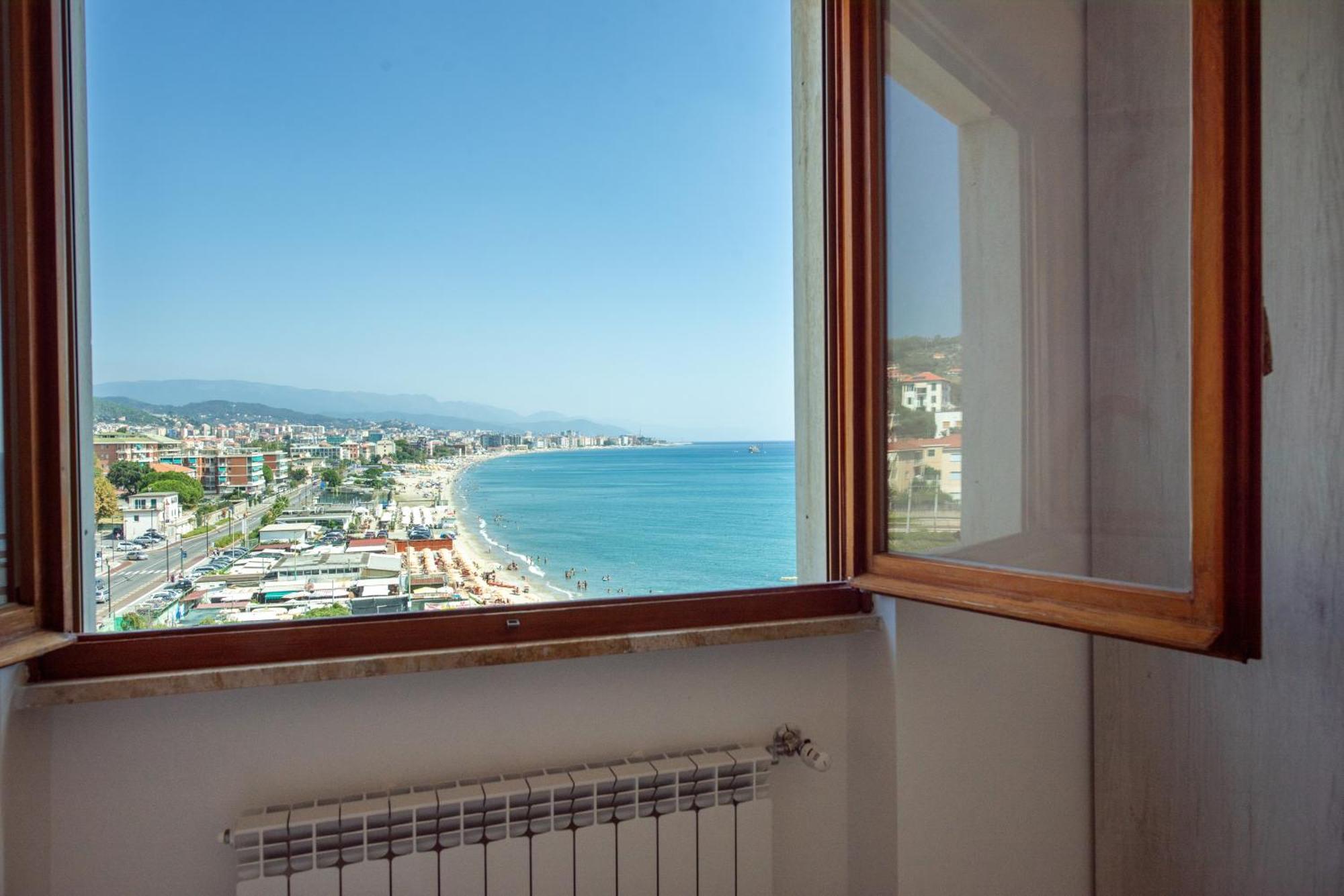 You And The Sea Apartment Savona Luaran gambar