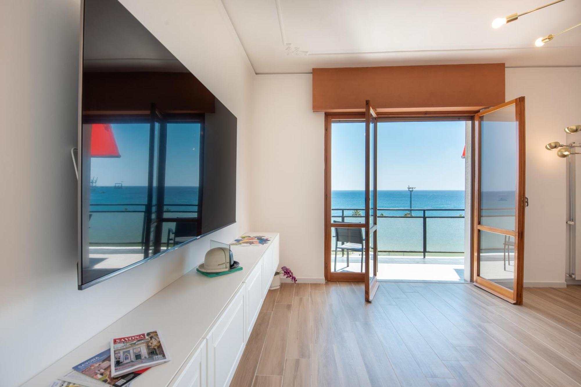 You And The Sea Apartment Savona Luaran gambar