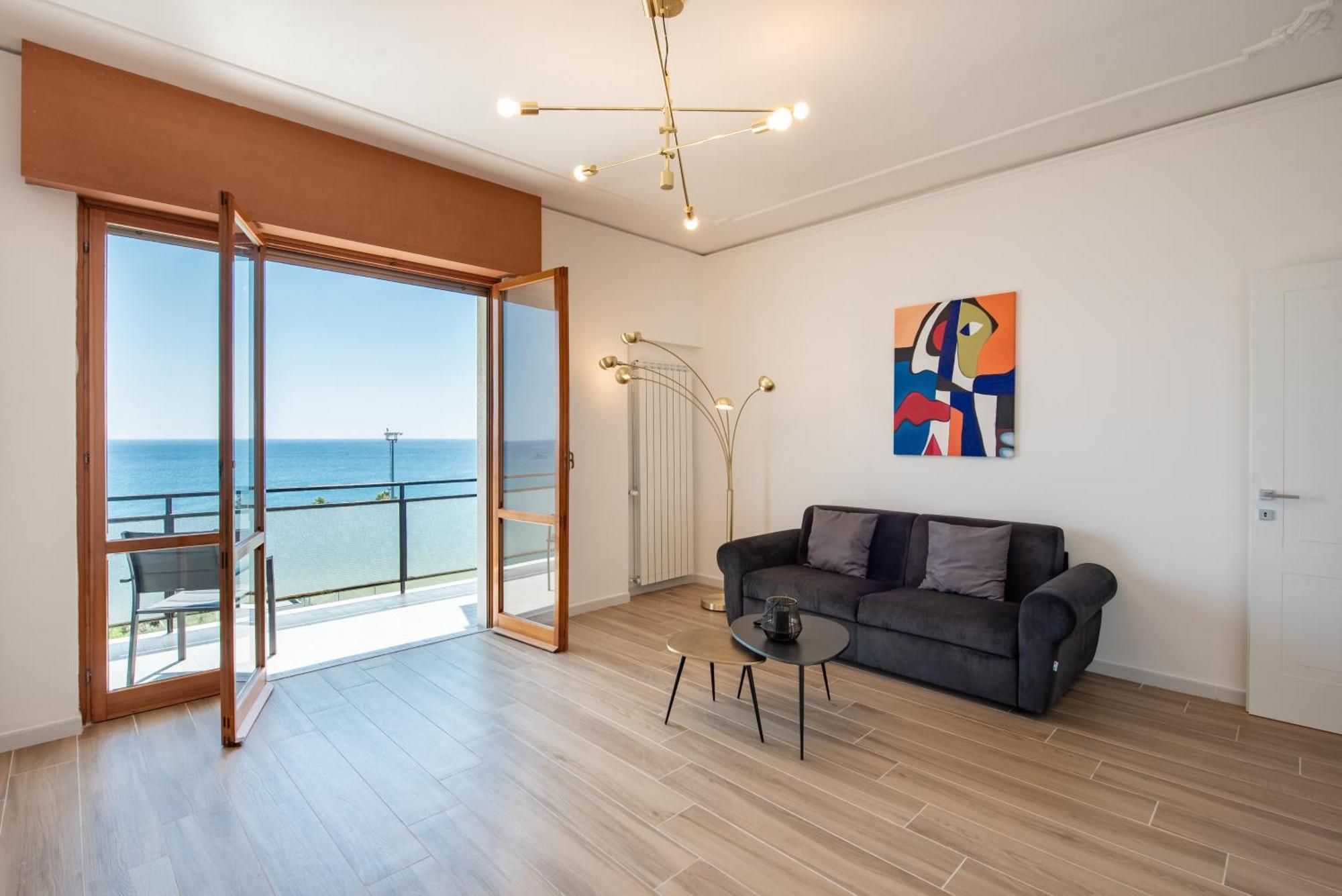 You And The Sea Apartment Savona Luaran gambar