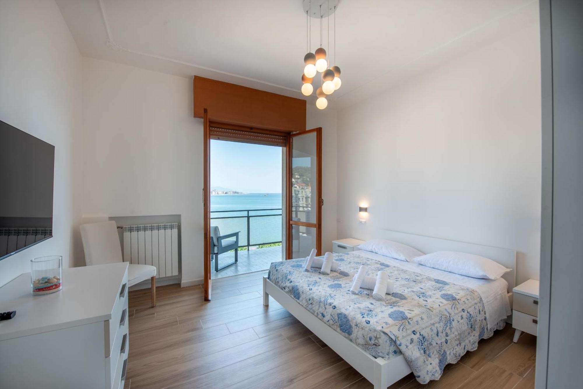 You And The Sea Apartment Savona Luaran gambar