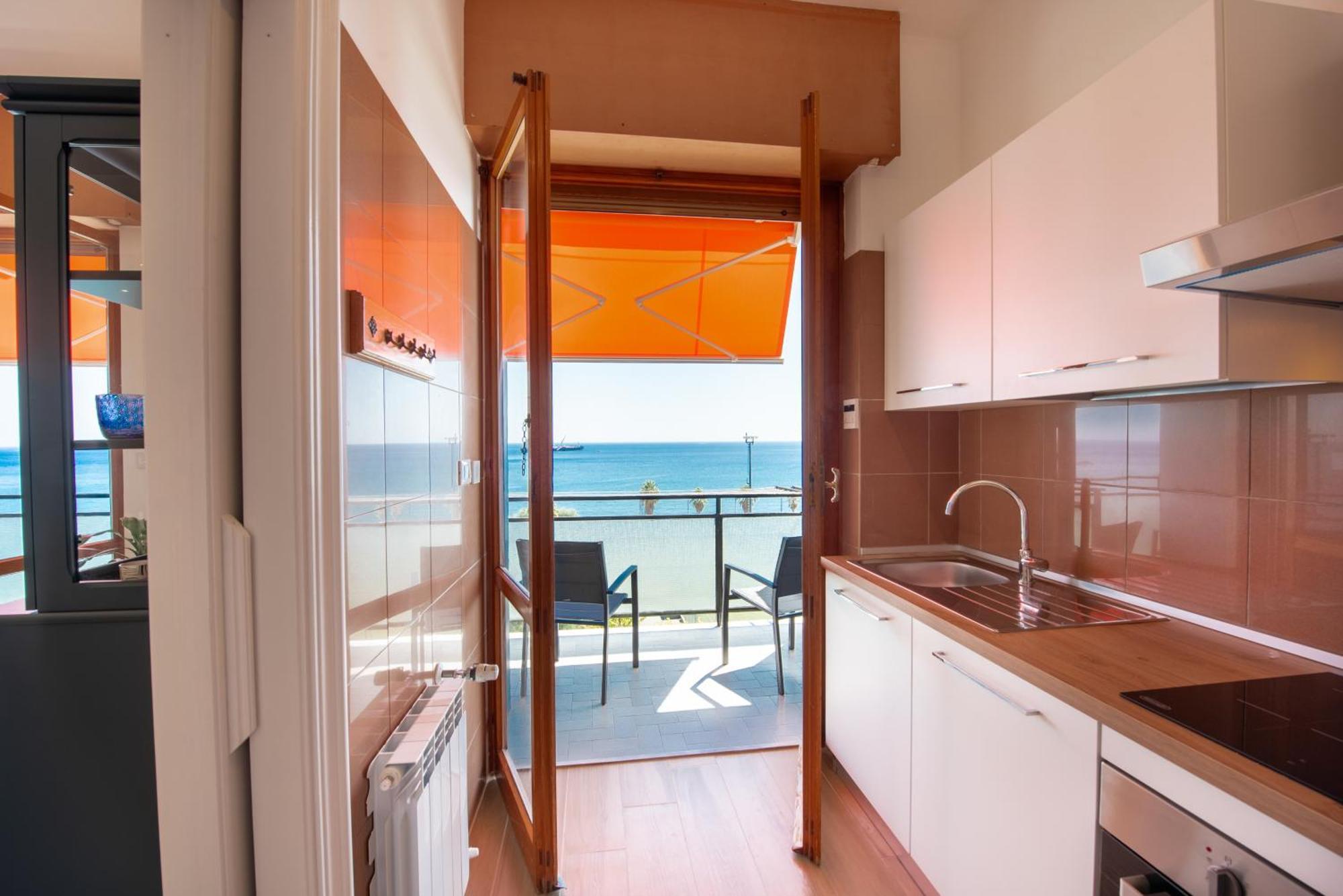 You And The Sea Apartment Savona Luaran gambar