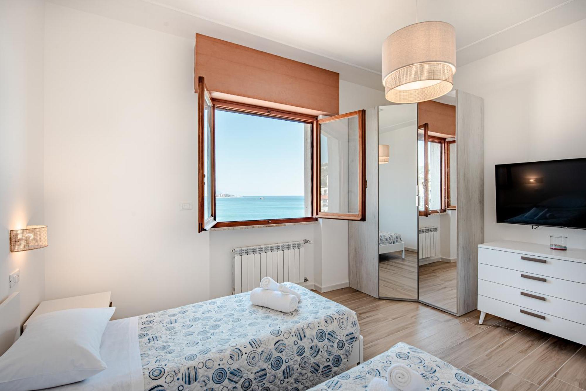 You And The Sea Apartment Savona Luaran gambar