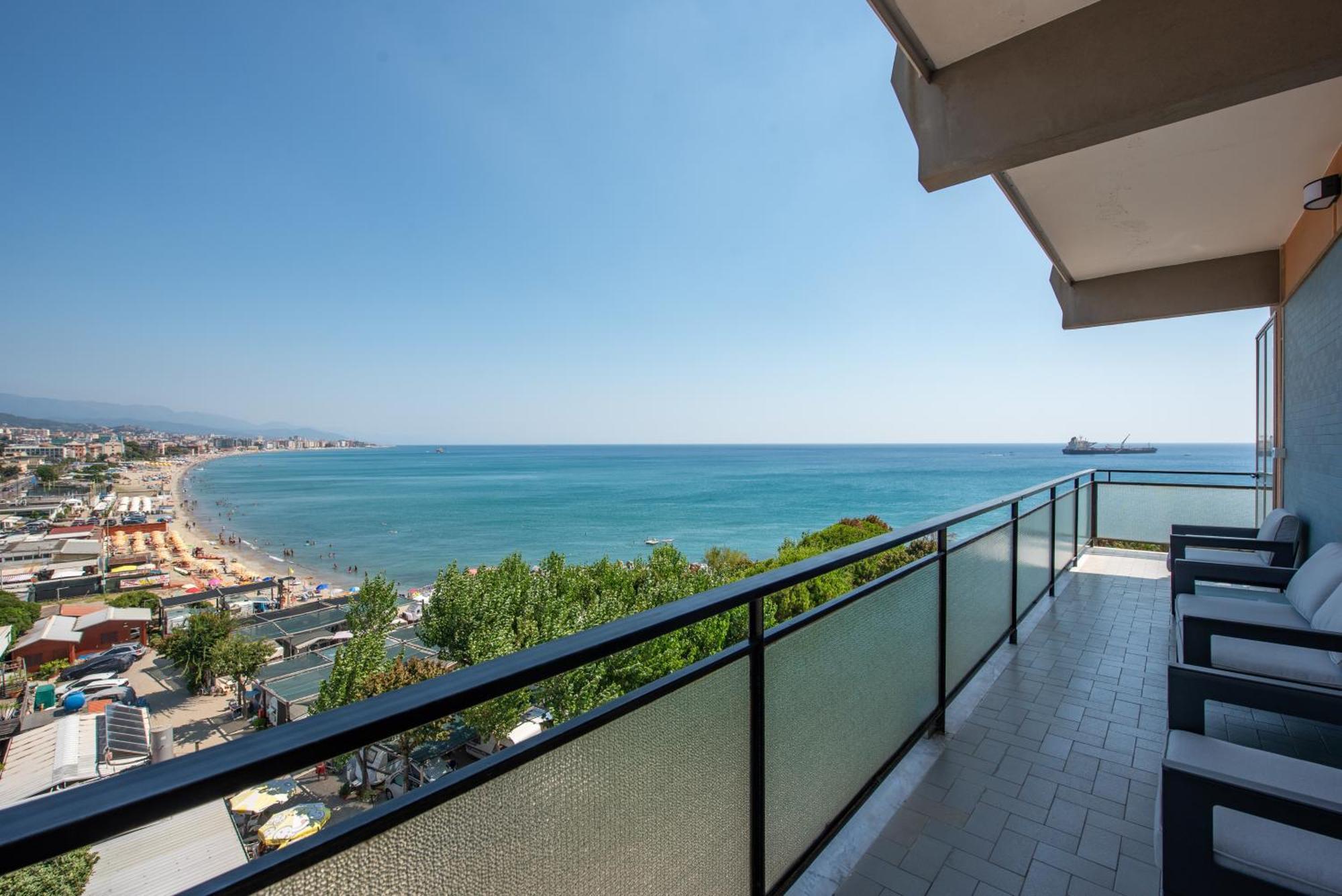 You And The Sea Apartment Savona Luaran gambar