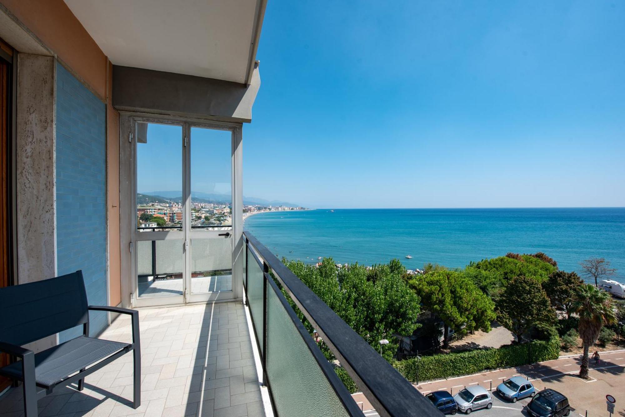 You And The Sea Apartment Savona Luaran gambar